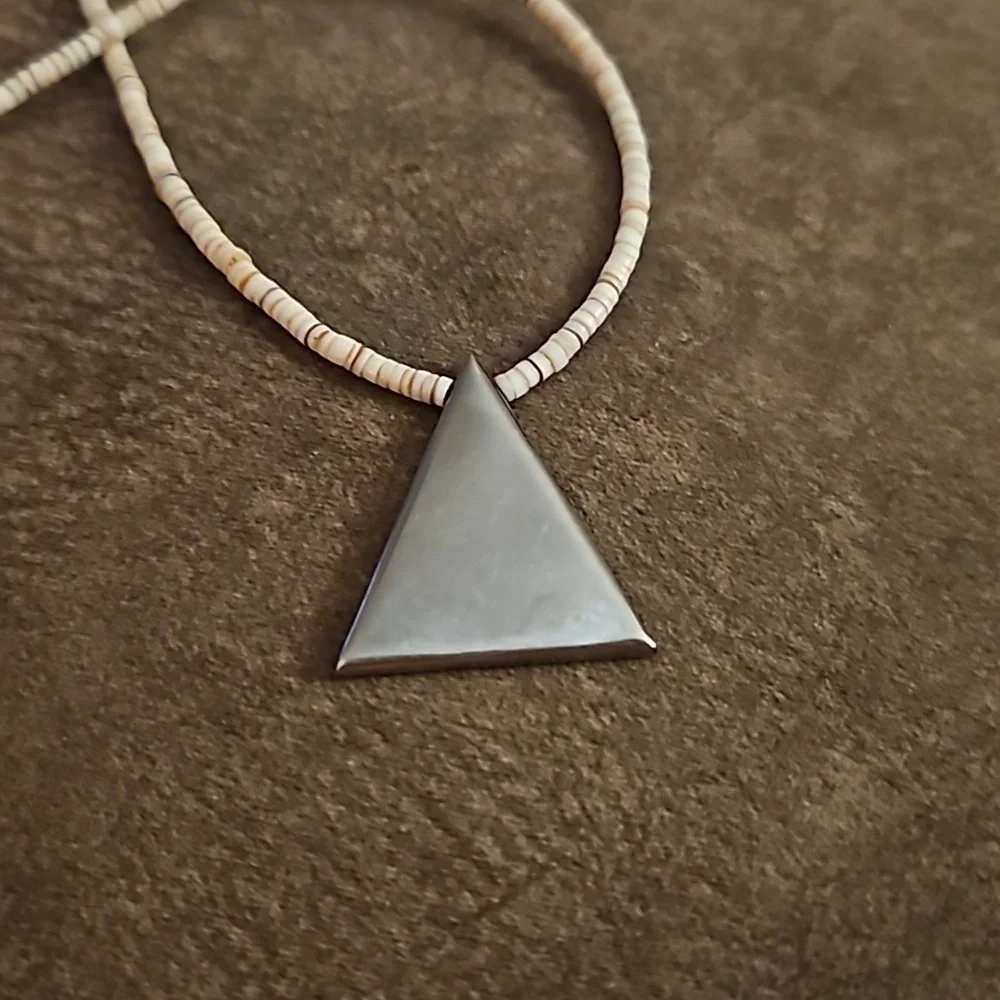 VTG 1970s Puka Heishi Abalone Inlay Triangle Pendant Necklace